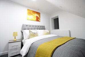 Elite Apartment | Desk, iron/ironing board, free WiFi, bed sheets - Willow Serviced Apartments - Northcote Street (Cardiff)