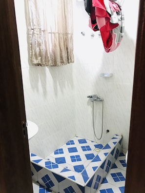 Shower, rainfall showerhead, towels