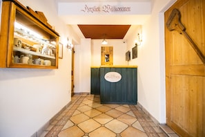 Reception - Hotel Gasthof Rössle (Weingarten)