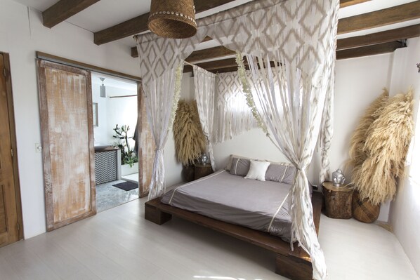 10 bedrooms, in-room safe, iron/ironing board, WiFi