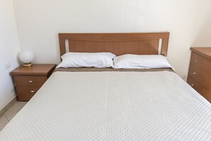 2 bedrooms, bed sheets