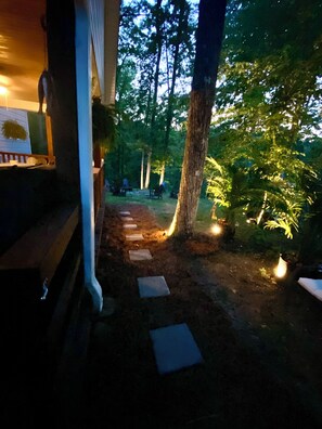 Property grounds - Endless Summer Getaway - 1 mile away from Jamestown Marina! (Jamestown)