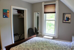 2 bedrooms, iron/ironing board, free WiFi