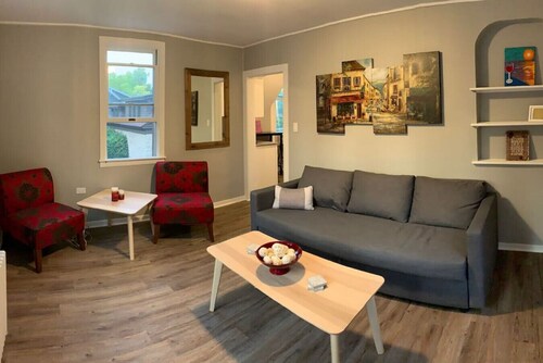 In Town Apartment in downtown Geneva!!