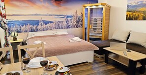 Deluxe Apartment (with Sauna) | Pillowtop beds, individually decorated, individually furnished