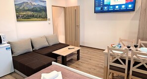 Superior-huoneisto (with Sauna) | Pillowtop-patjalliset sängyt, yksilöllisesti sisustettu