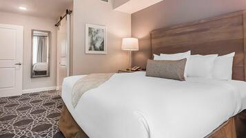 2 多间卧室、熨斗/熨衣板、上网接入、床单