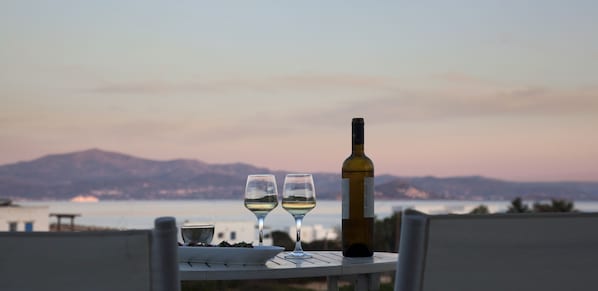 Winery - An oasis for 22 people (Paros)