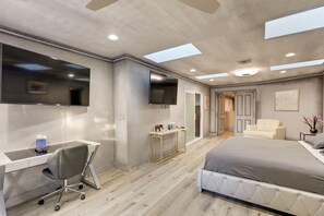 9 bedrooms, in-room safe, iron/ironing board, WiFi
