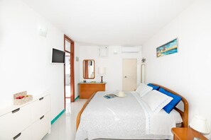 1 bedroom, desk, iron/ironing board, free WiFi - Blue Line House Charming sea view in a peaceful place (Positano)