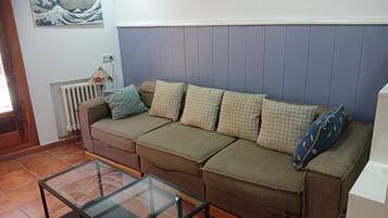 Una Smart TV, una chimenea