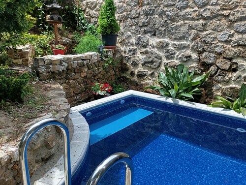 Casitapados house for two, between mountains in Sierra Mágina with private swimming pool 