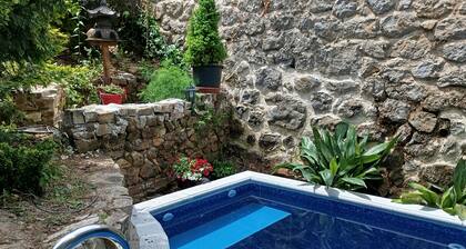 Casitapados house for two, between mountains in Sierra Mágina with private swimming pool