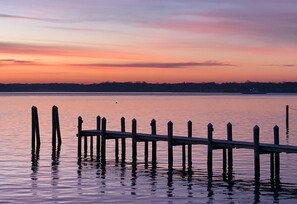 In Strandnähe, Liegestühle, Strandtücher