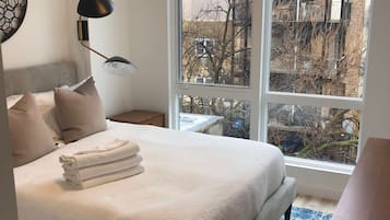 3 bedrooms, desk, iron/ironing board, WiFi