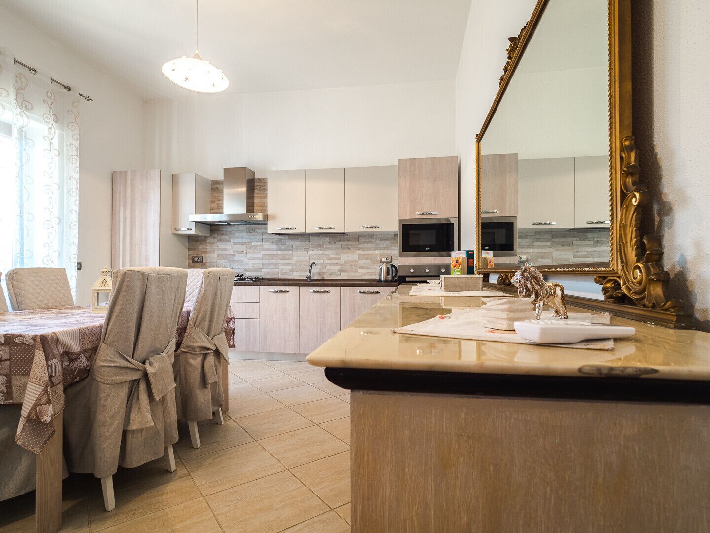 Kjøleskap, ovn, oppvaskmaskin og kaffetrakter/tekoker