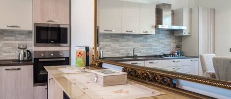 Fridge, oven, dishwasher, coffee/tea maker