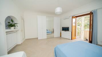 2 bedrooms, desk, iron/ironing board, free WiFi