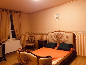 2 bedrooms, iron/ironing board, free WiFi, bed sheets - Charming farmhouse renovated in Langres country with very large garden and barn (Le Pailly)