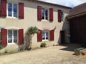 Exterior - Charming farmhouse renovated in Langres country with very large garden and barn (Le Pailly)