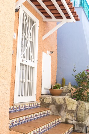 تفاصيل الفندق من الخارج