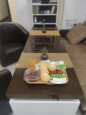 Daily cooked-to-order breakfast (AMD 1999 per person) - Skyline Hotel Yerevan (Yerevan)