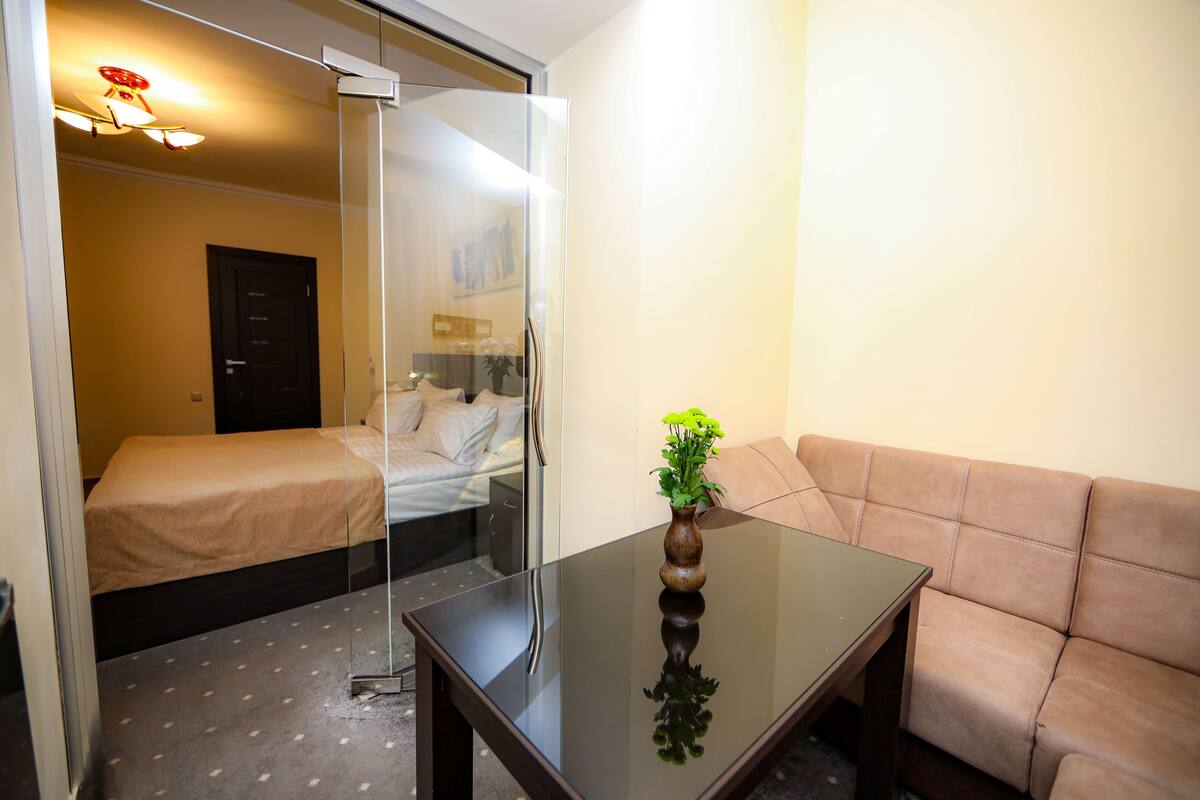Junior Suite | Living room | 32-cm Smart TV with cable channels, TV