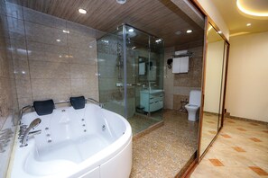 Private spa tub - Skyline Hotel Yerevan (Yerevan)