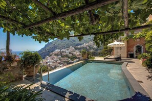 Outdoor pool - Historic Luxury Villa with Private Pool, Sea Views – Walk to Positano (Positano)