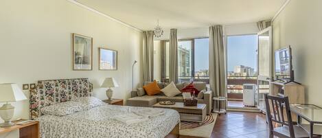 アイロン / アイロン台、WiFi (無料)、ベッドシーツ