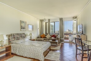 Silitysrauta/-lauta, ilmainen Wi-Fi, vuodevaatteet