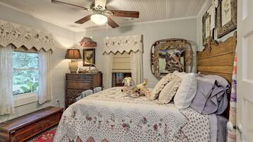 2 bedrooms, desk, iron/ironing board, WiFi