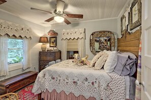 2 bedrooms, desk, iron/ironing board, WiFi