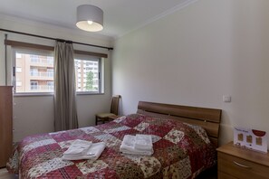 3 chambres, fer et planche à repasser, accès au Wi-Fi (inclus)