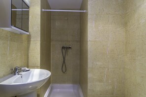 Bathtub, hair dryer, towels