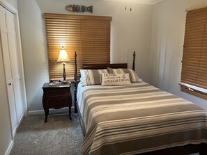 3 bedrooms, desk, WiFi