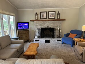 Smart TV, fireplace, DVD player, table tennis
