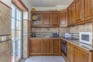 Kühlschrank, Mikrowelle, Ofen, Toaster