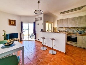 Fridge, microwave, oven, coffee/tea maker - FLH Carvoeiro Beach Place with Terrace (Carvoeiro)