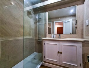 Shower, towels