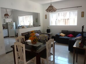 TV - House close to everything (Guarujá)