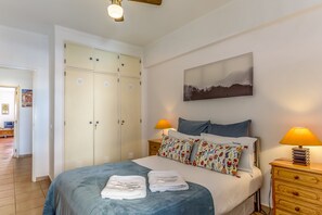 1 chambre, fer et planche à repasser, Wi-Fi gratuit, draps fournis