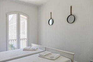 4 chambres, fer et planche à repasser, Wi-Fi gratuit, draps fournis