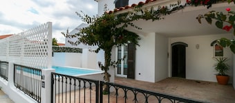 FLH Altura Family House with Pool