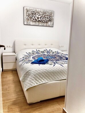 2 slaapkamers, een strijkplank/strijkijzer, gratis wifi, beddengoed