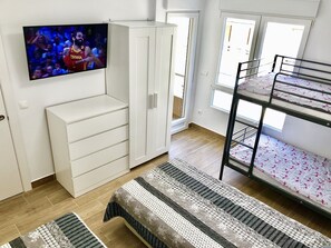 2 عدّة غرف نوم ومكواة/لوح كي وواي فاي مجانًا وملاءات أسرّة