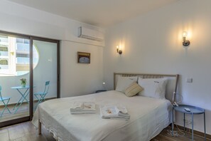 1 habitación, tabla de planchar con plancha, wifi gratis y ropa de cama 