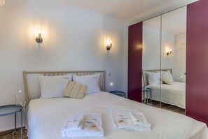 1 chambre, fer et planche à repasser, Wi-Fi gratuit, draps fournis