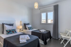 2 chambres, fer et planche à repasser, Wi-Fi gratuit, draps fournis