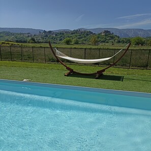 室外游泳池，恒温泳池